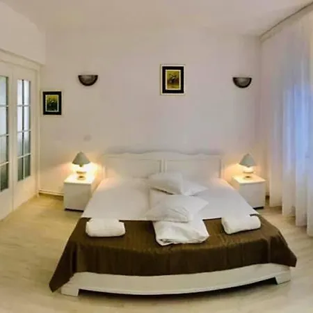 House Hotel