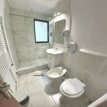 Hotel House 3*
