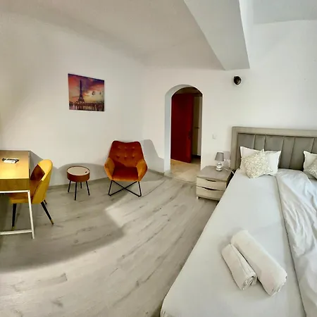 House 3* 克拉奥华