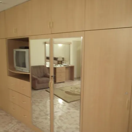 House 3* 克拉奥华